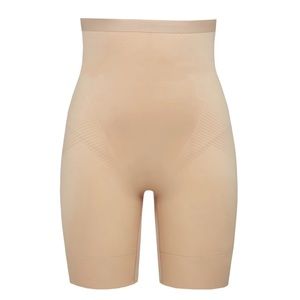 NWOT SPANX Mid thigh shorts